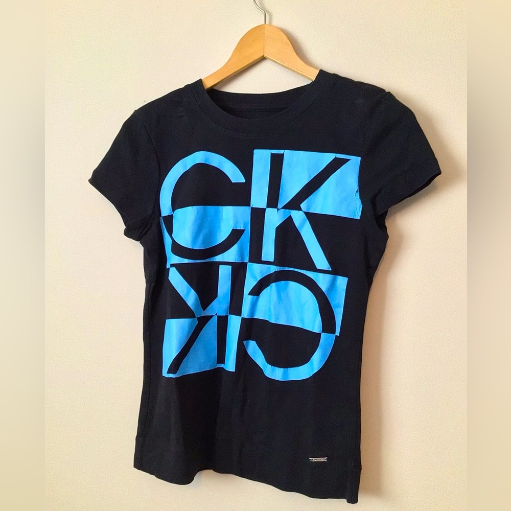 Calvin Klein small t-shirt.
